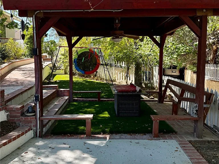 22972 Avenue San Luis #B — Photo 1