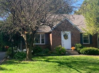 2 Wildwood Dr, Loudonville, NY 12211