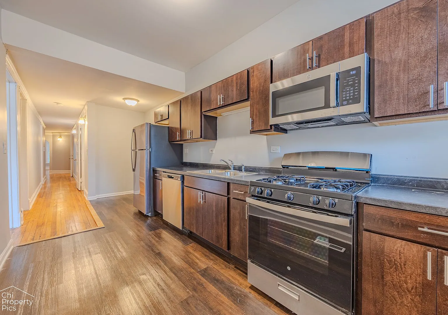 3 bed, $1,985 — Photo 4