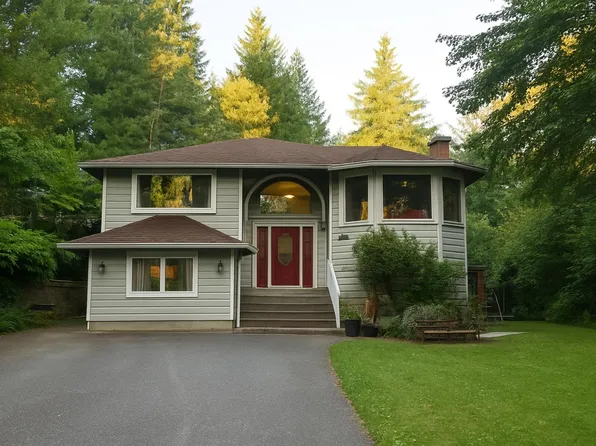 13516 232nd St, Maple Ridge, BC V4R 2R5