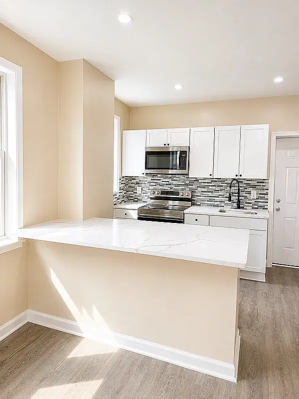 3 bed, 980 sqft, $1,850 — Photo 1