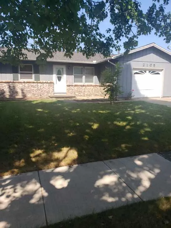 2105 Rebecca Dr photo 1