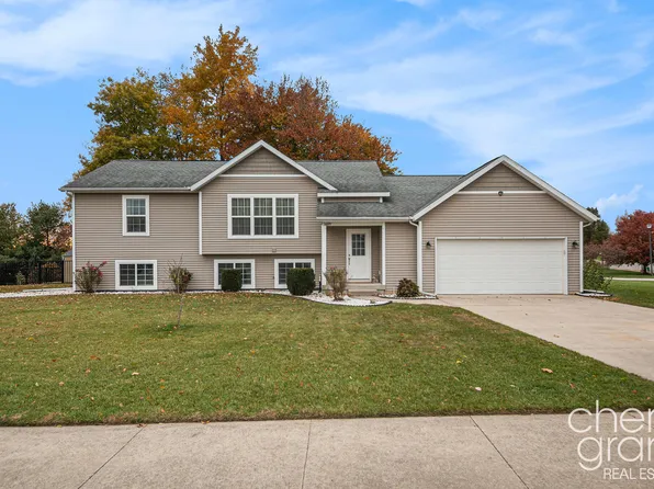8695 Bethany Dr SW, Byron Center, MI 49315