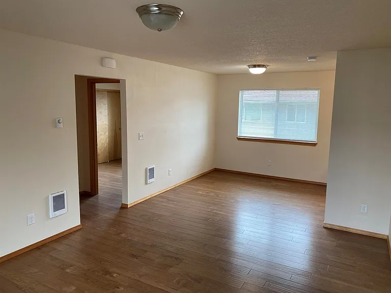 1495 N Goerig St #B — Photo 11