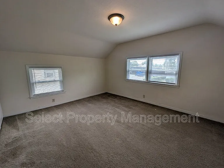 122 W Creighton Ave — Photo 17