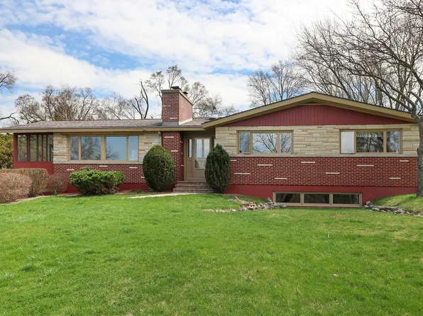 455 Maplewood Dr, Barrington, IL 60010