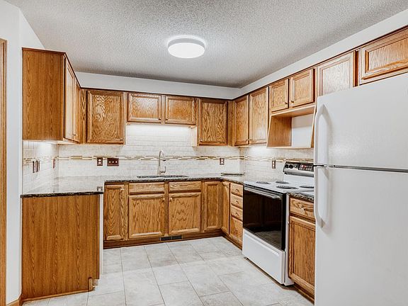 3rd image of 17255 Deerfield Dr SE