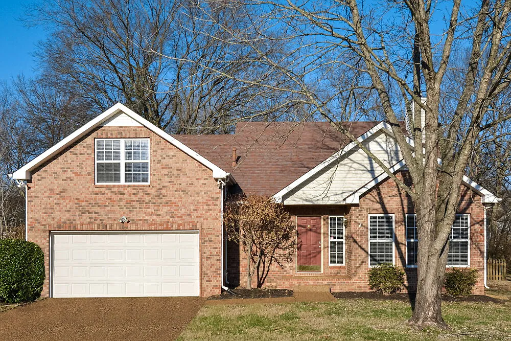 4 bed, 2.5 bath, 2200 sqft, $2,800 — Photo 1