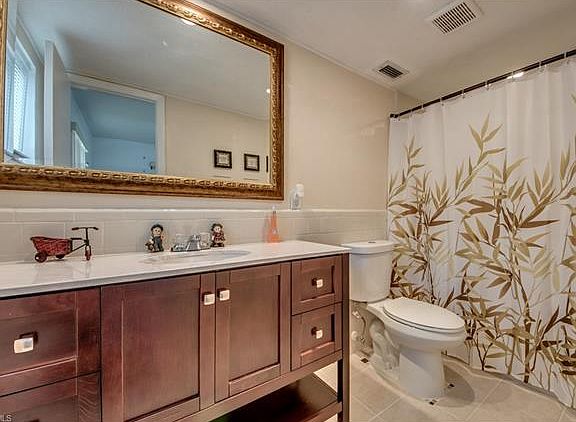 2nd image of 363 Park Lane Dr