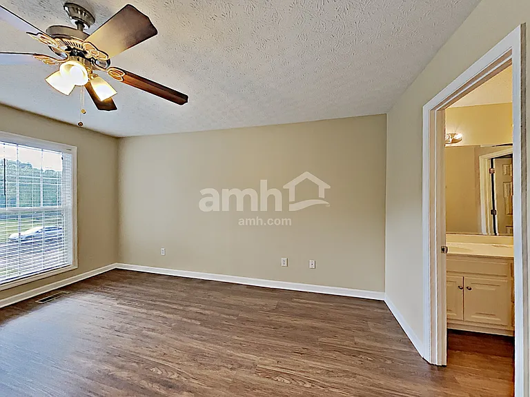 403 Woodlands Dr — Photo 9