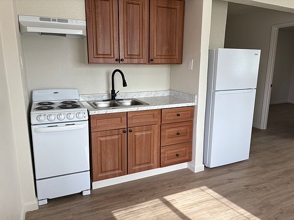 4th image of 2225 W Capitol Ave Space 31