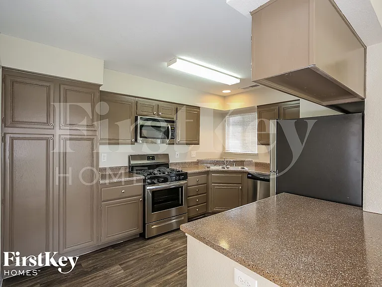 6533 Chilton Ct — Photo 6