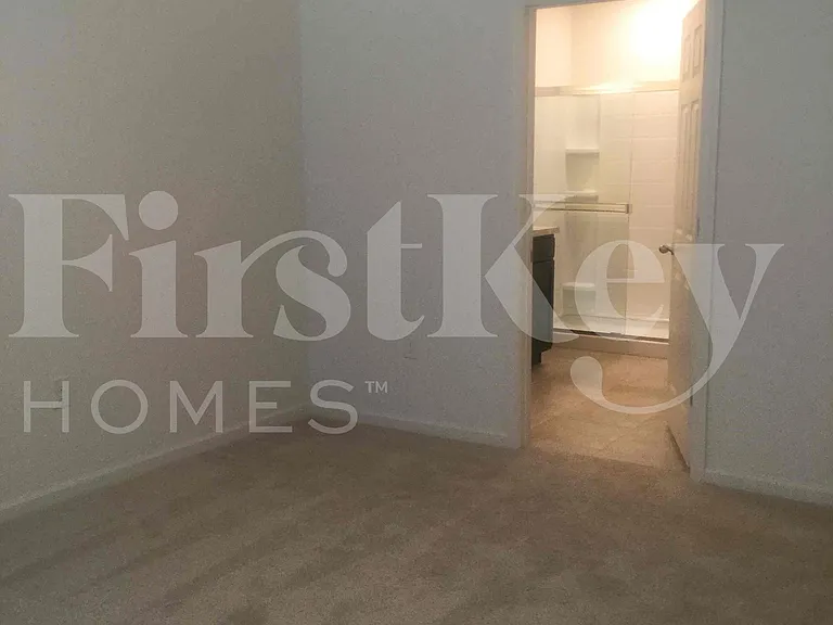 407 SW Lakehurst Dr — Photo 13