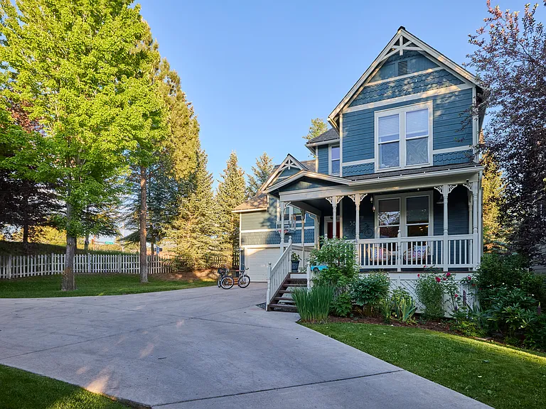 38 Ferguson Dr — Photo 3