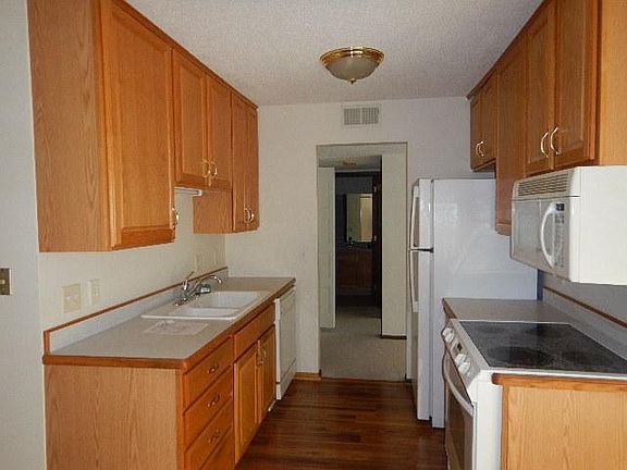 2nd image of 260 Westview Dr APT 105