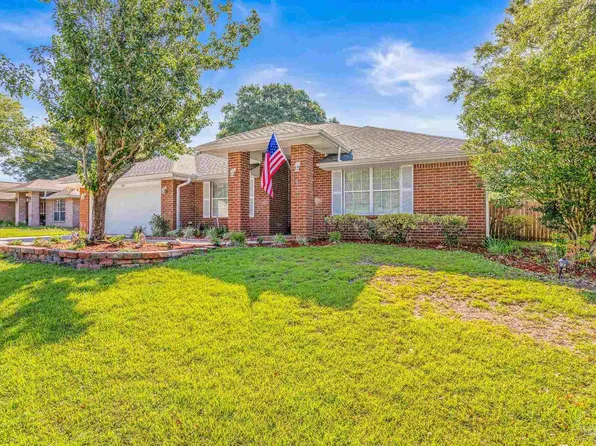 1701 Condor Dr, Cantonment, FL 32533