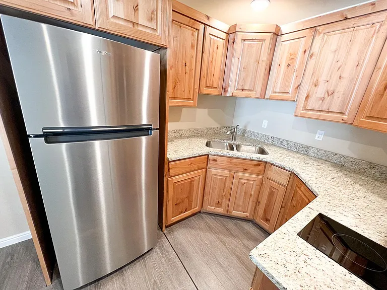1060 N Louis St — Photo 2