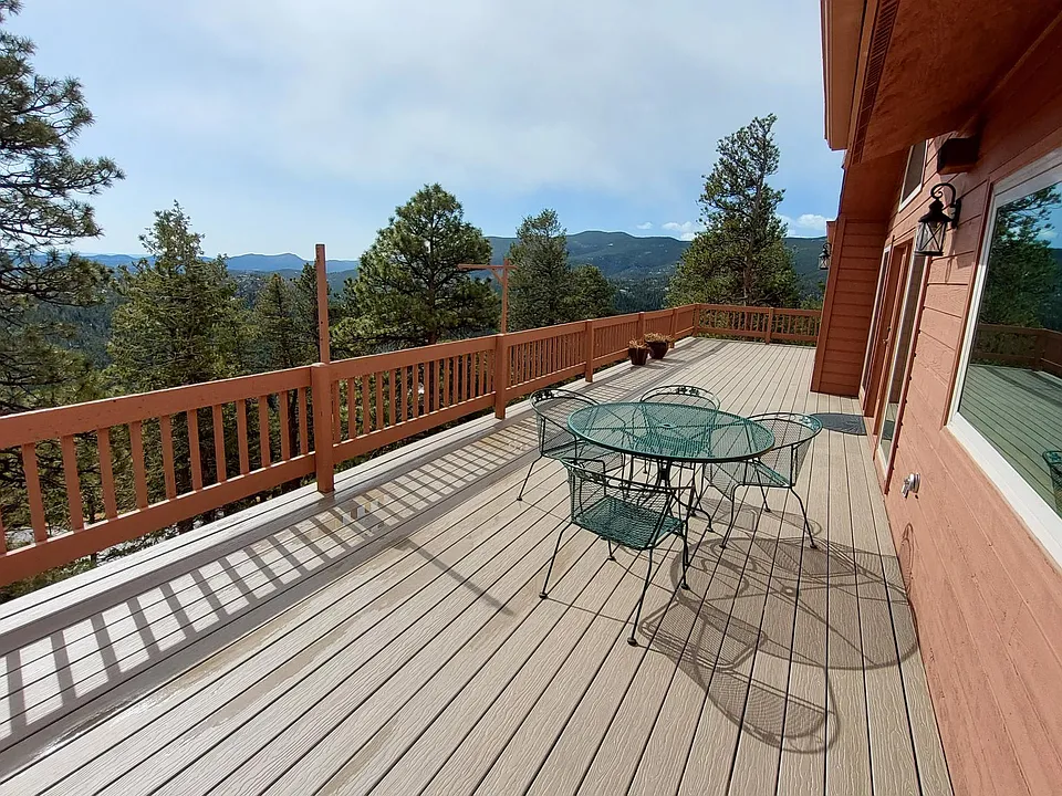 1096 Aspen Dr