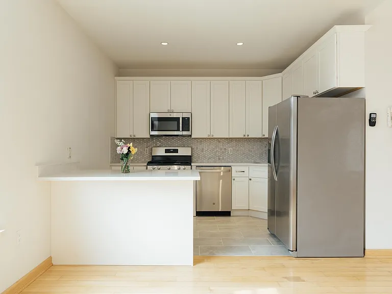 30 Park Ave #1 — Photo 8