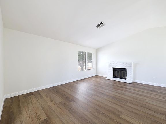 5th image of 3504 Charlotte St