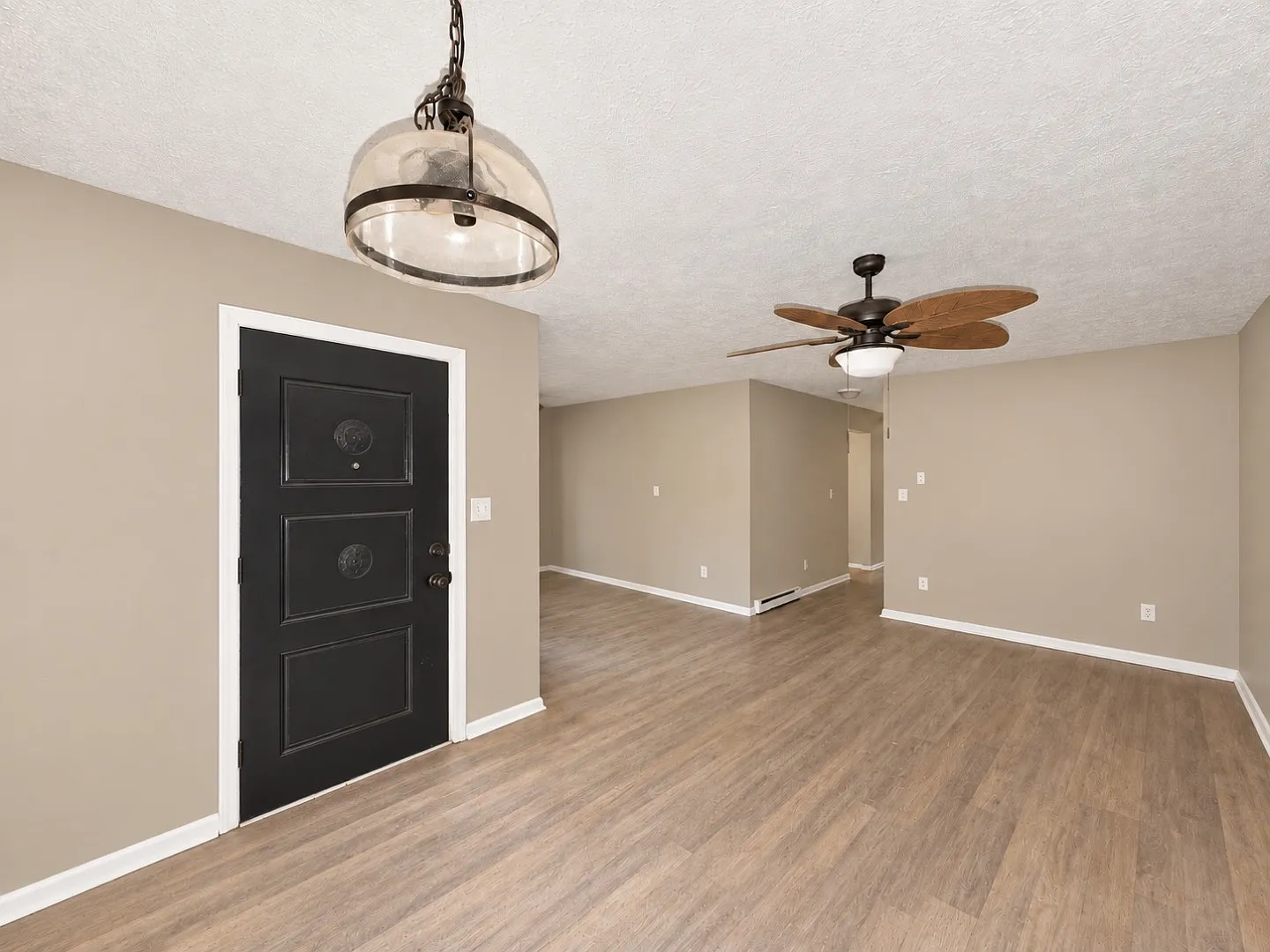 304 Garden Park Dr — Photo 2