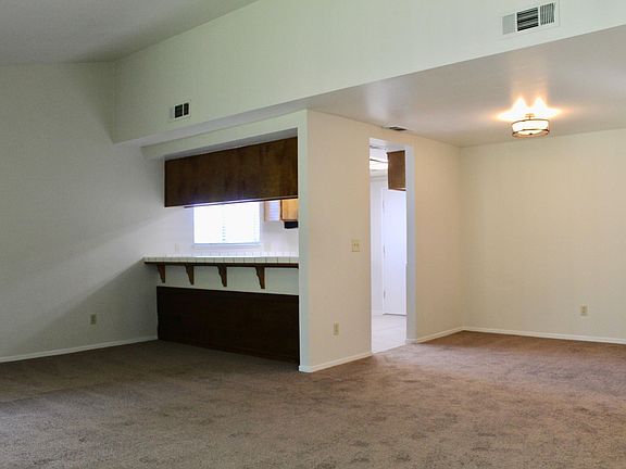 4th image of 485 Deerwood Ln