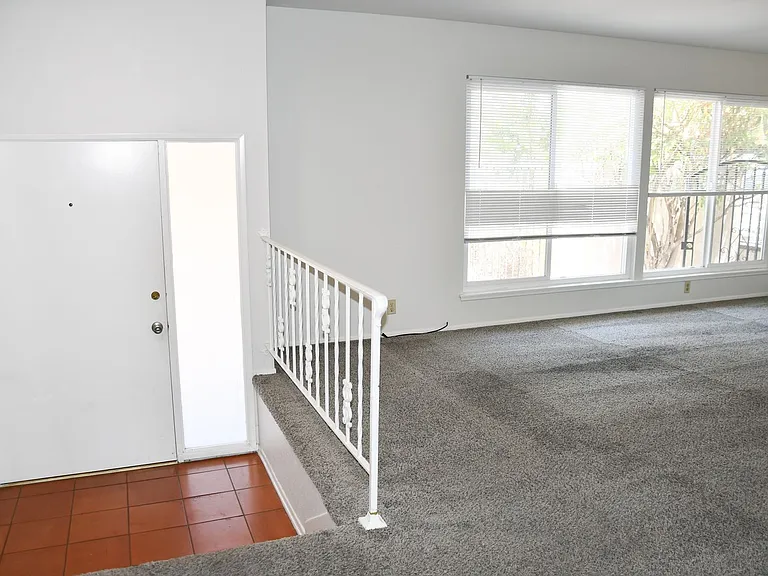 522 E Collins Ave — Photo 8