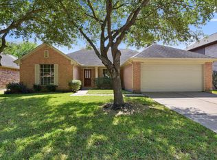 5221 Glenpark Dr, La Porte, TX 77571