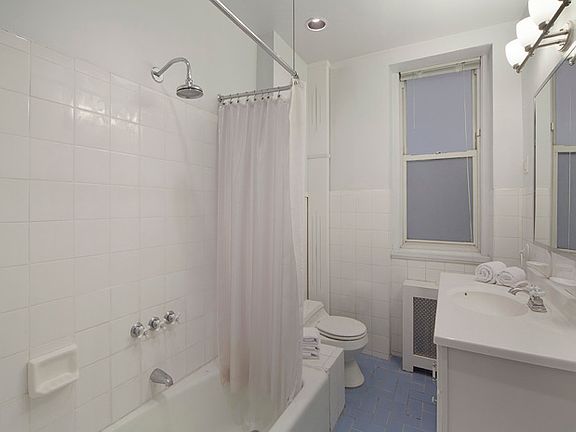 4th image of 16 E 96th St APT 3H