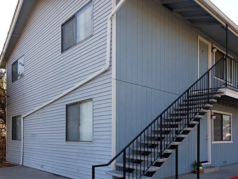 Peavine Peak Apartments — Photo 7