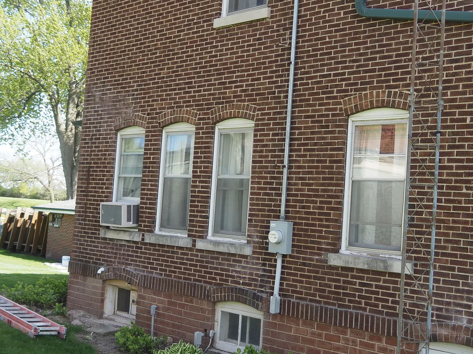 4 bed, 1.5 bath, 1400 sqft, $1,800 — Photo 3