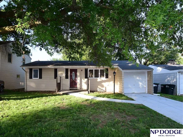 7523 Richmond Dr, Omaha, NE 68134