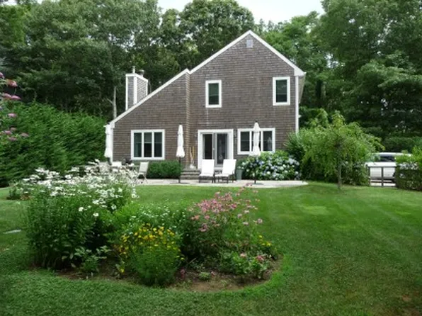 https://photos.zillowstatic.com/fp/177ae5aeda79a2c55c74893279a50668-p_e.webp