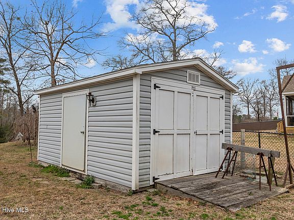 21st image of 108 Arbor Drive