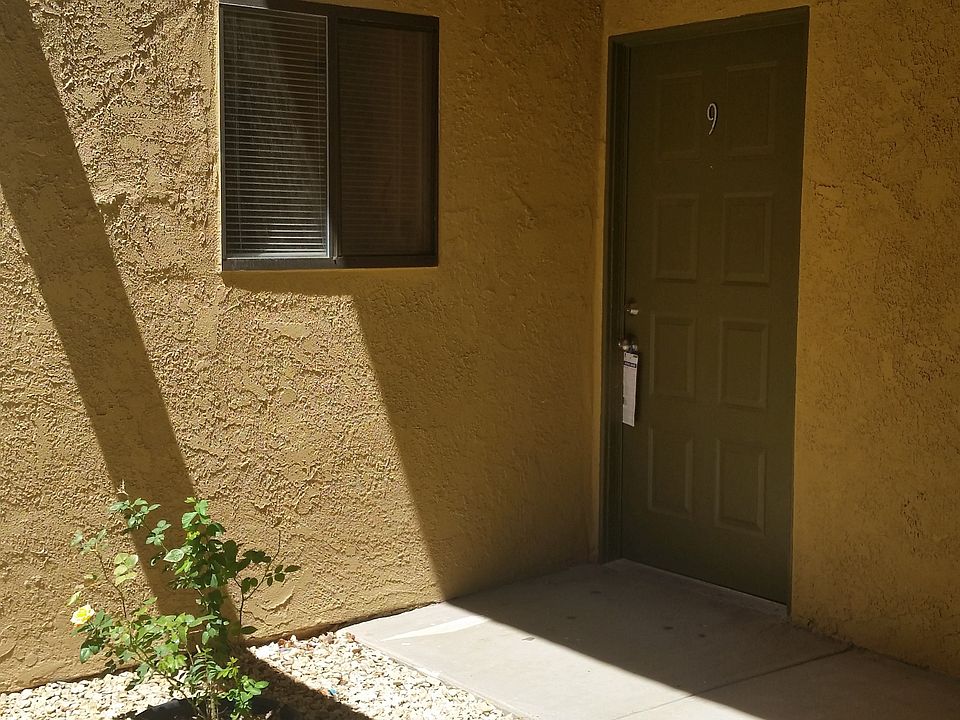 WALKWAY TO FRONT DOOR