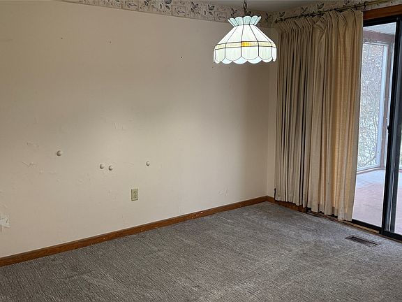5th image of 116 Carol Ave