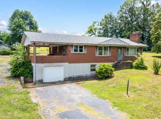 606 Spring St, Hurt, VA 24563