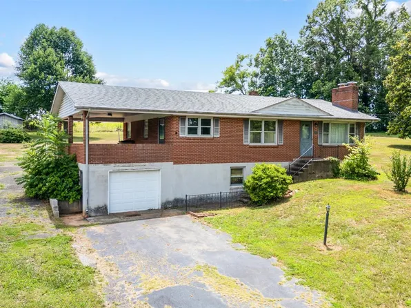 606 Spring St, Hurt, VA 24563