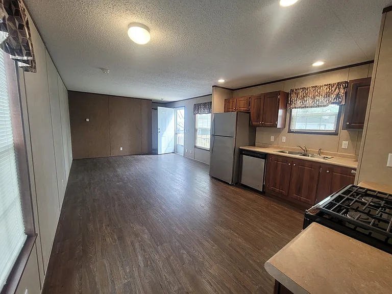 211 E 1st St #10 — Photo 3