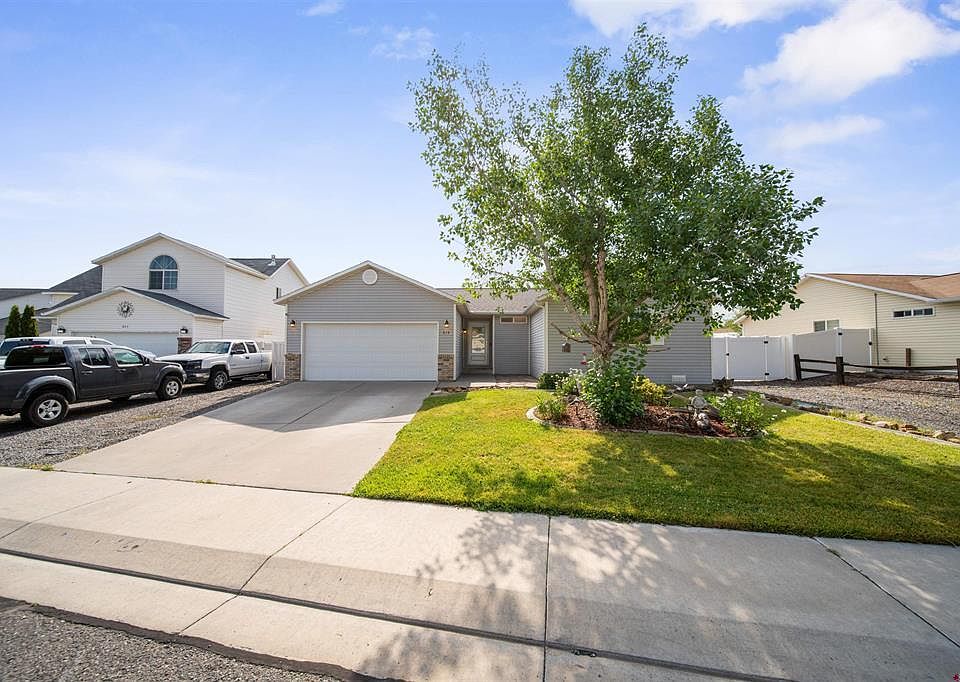 1st image of 818 Cow Bell Court