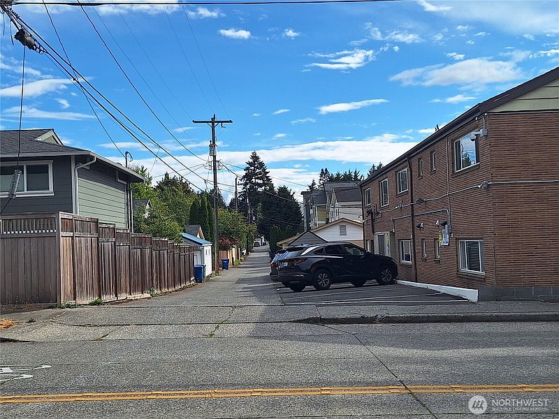 5th image of 5647 38th Avenue SW