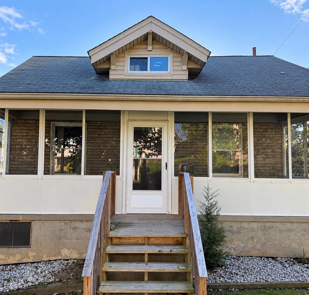 3 bed, 996 sqft, $2,000 — Photo 1