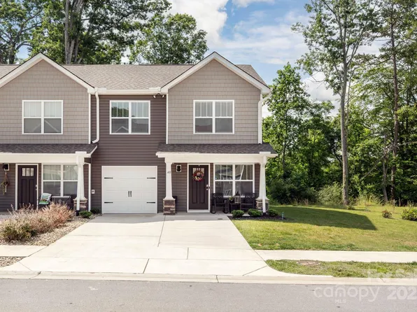 40 Malcolm Ct, Candler, NC 28715