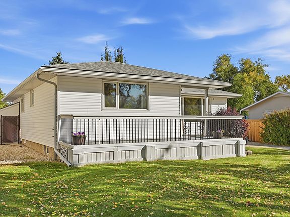 2nd image of 74 Aspen Cres