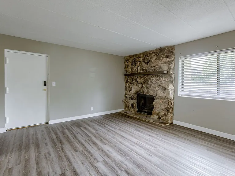 Meadowlark Apts — Photo 17