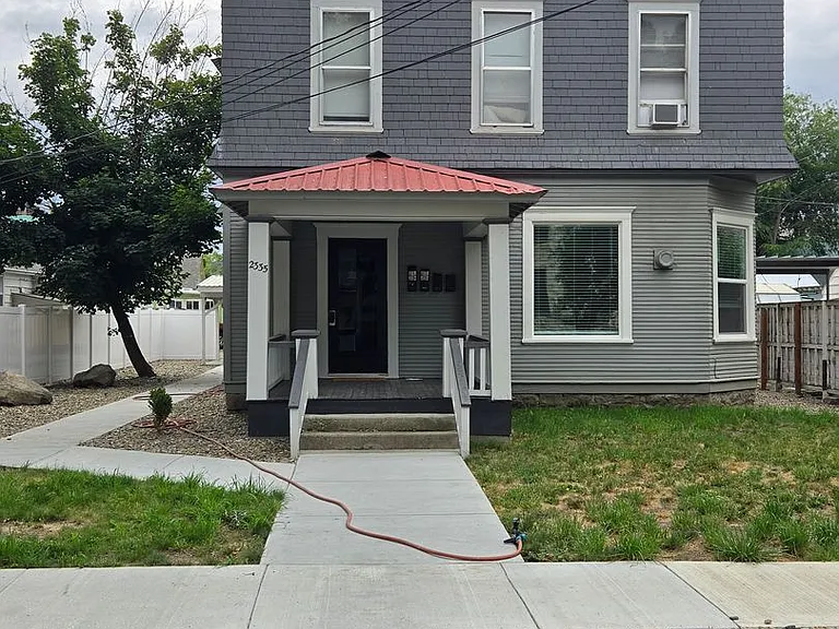 2335 Baker St — Photo 1