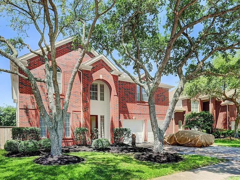 8607 Saratoga Dr — Photo 1