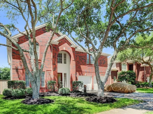 8607 Saratoga Dr, Sugar Land, TX 77479