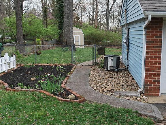 Sideyard with walkway