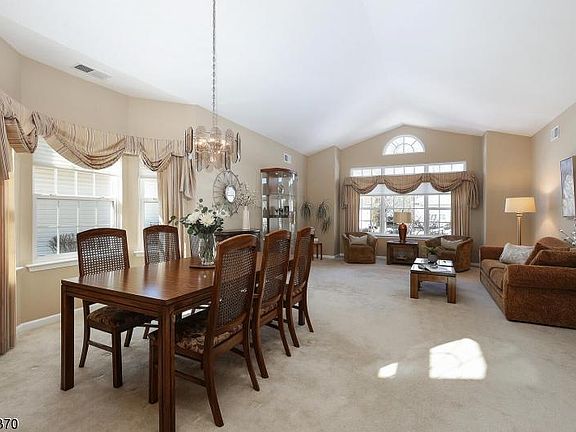 5th image of 34 Daulton Dr